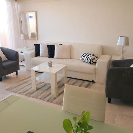 Maltaholiday Seafront Penthouse Apartment Mellieha Bagian luar foto