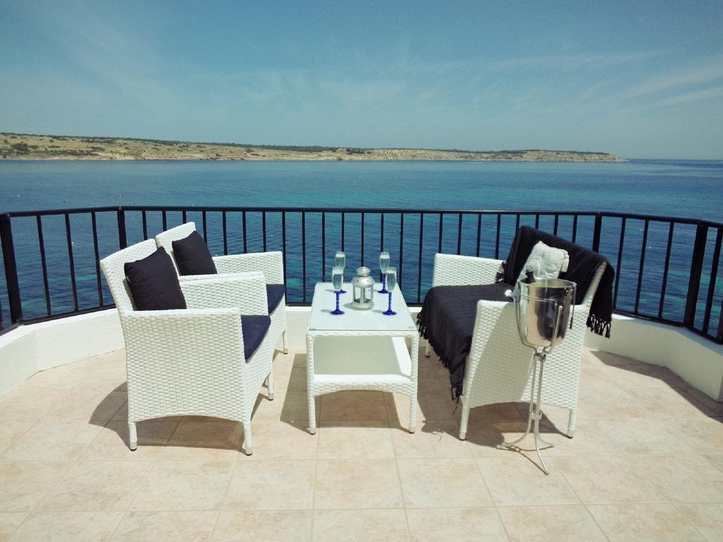 Maltaholiday Seafront Penthouse Apartment Mellieha Bagian luar foto