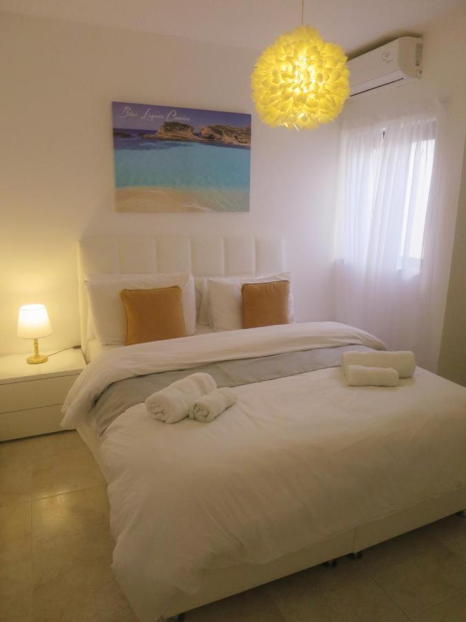 Maltaholiday Seafront Penthouse Apartment Mellieha Bagian luar foto